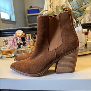 Steve Madden booties Suede